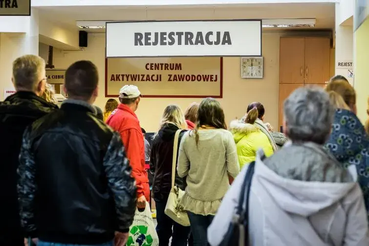 Czy urząd pracy sprawdza zatrudnienie za granicą i co musisz wiedzieć