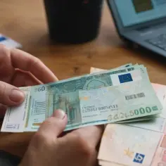 Kiedy przelewają pieniądze za staż unijny? Sprawdź, by uniknąć opóźnień