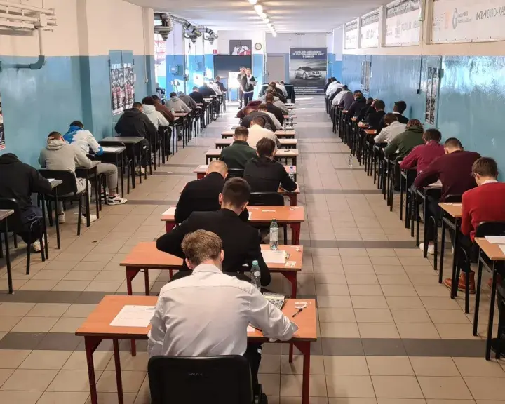 W której klasie technikum są egzaminy zawodowe? Sprawdź szczegóły!