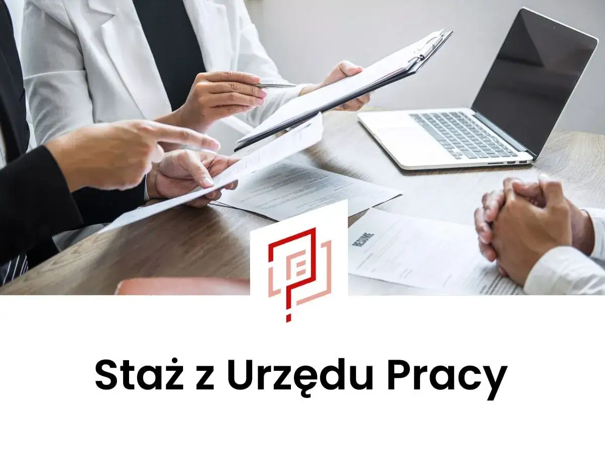 Rozmowa kwalifikacyjna, przeglądanie dokumentów i laptopa. To szansa na staż z Urzędu Pracy.