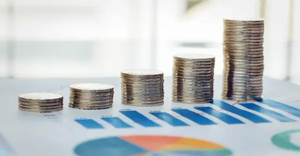Deficyt budżetowy - Jak wpływa na Twoje podatki i pensję?