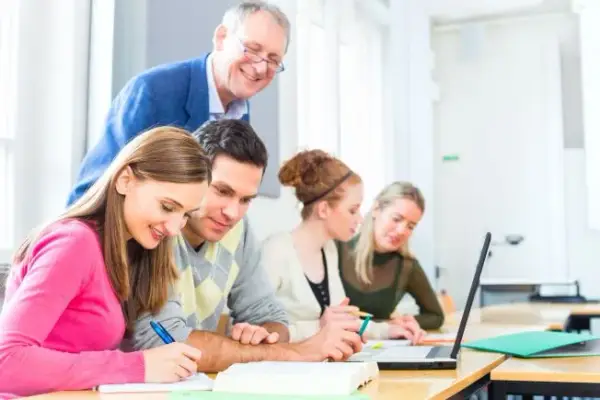Ile godzin doradztwa zawodowego w szkołach? Sprawdź wymogi edukacyjne