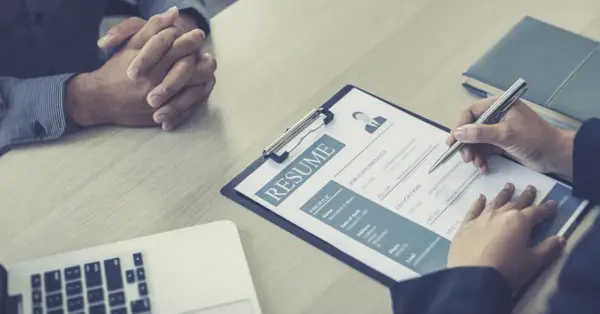 Co wpisać w CV? Kluczowe umiejętności, które przyciągną pracodawcę